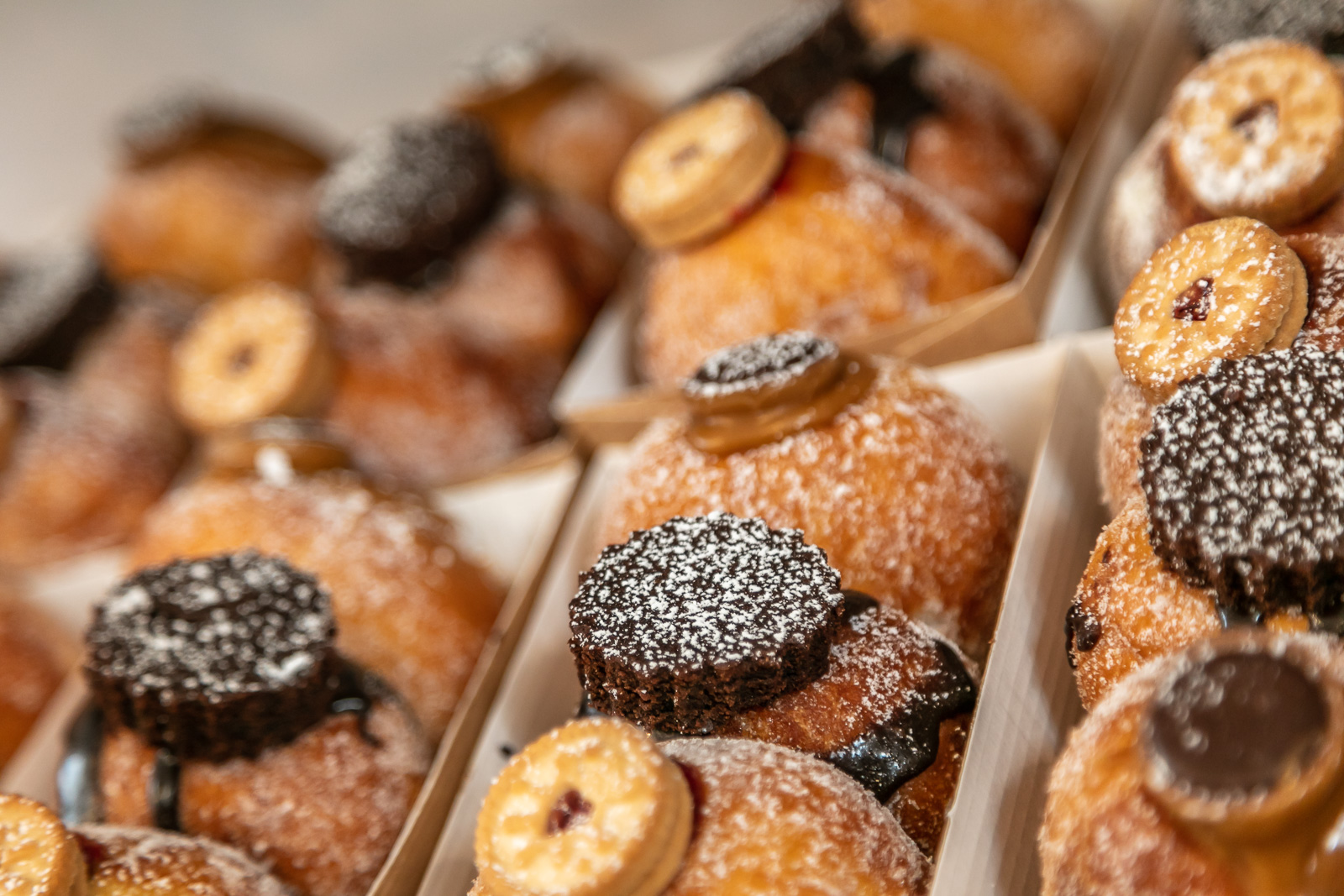 Shops, restaurants & things to do